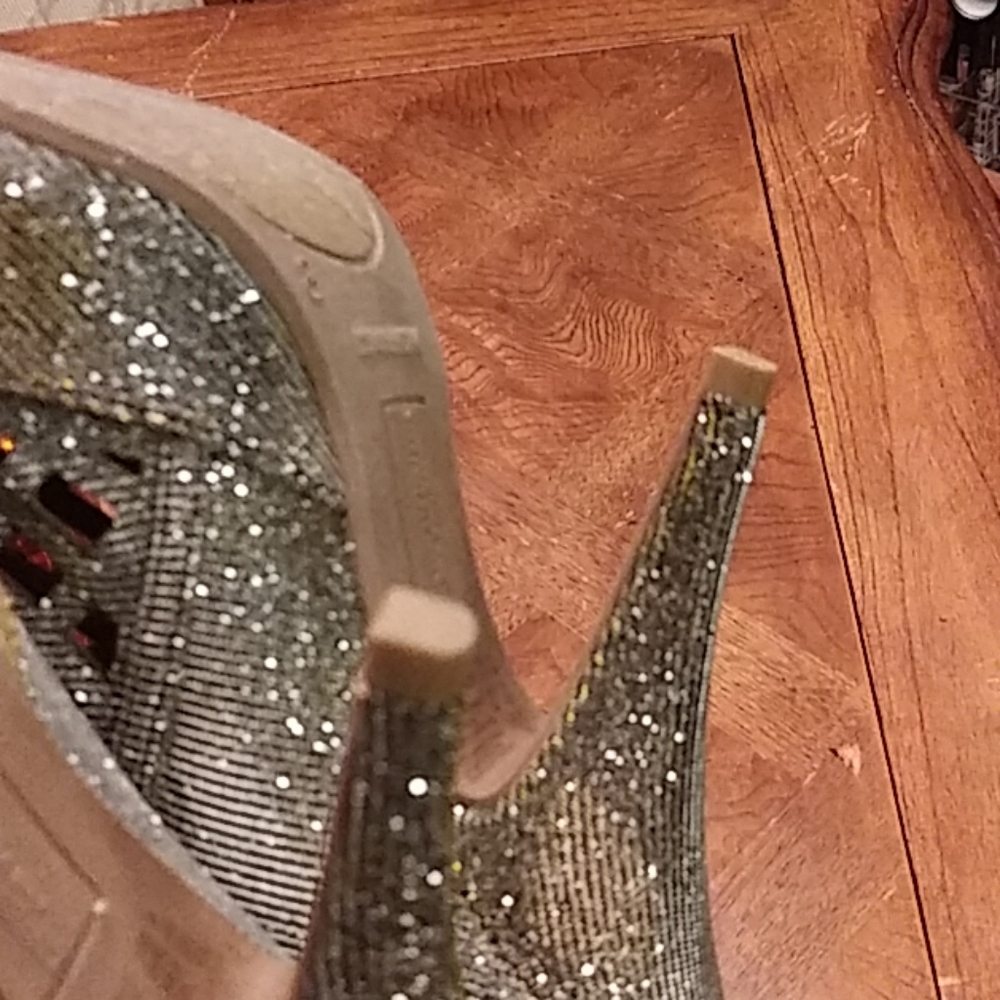 Shoes - Picture 3 of 4